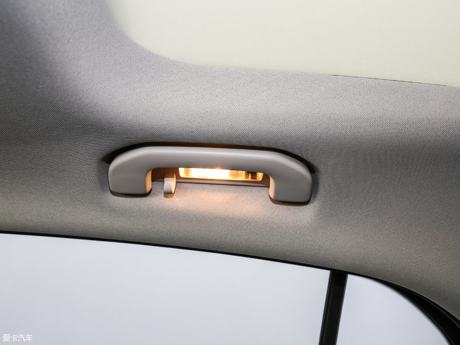 2017YGLA GLA 220 4MATIC r