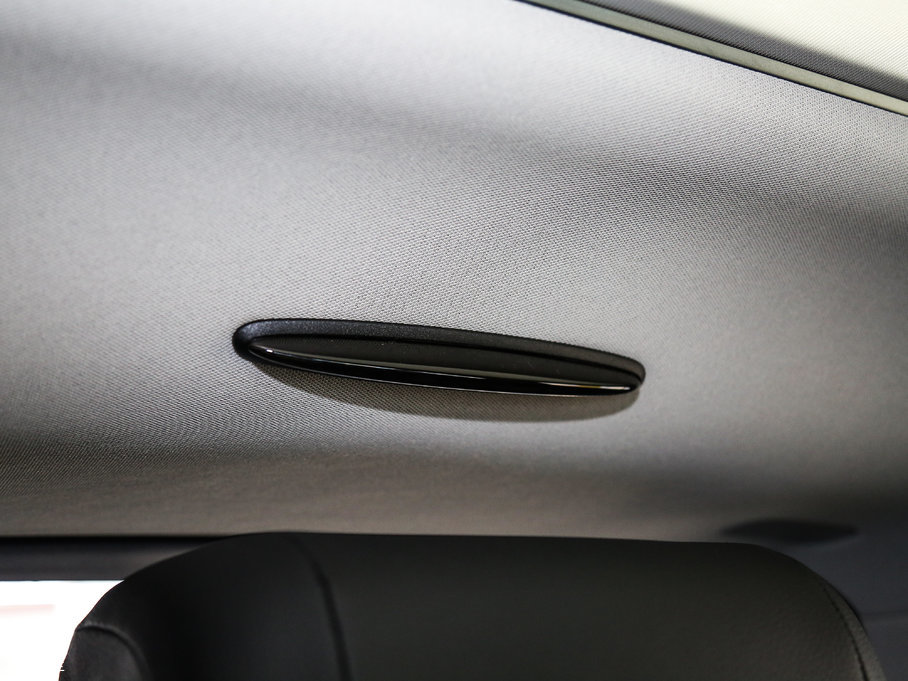 2017YGLA GLA 220 4MATIC r