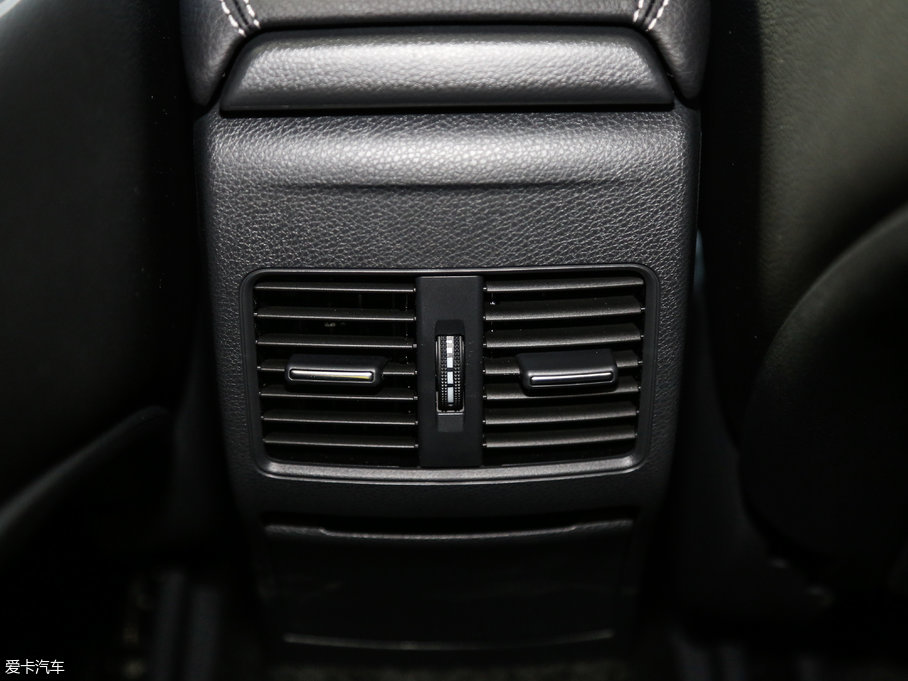 2017YGLA GLA 220 4MATIC r