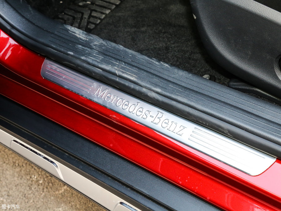 2017YGLA GLA 220 4MATIC r