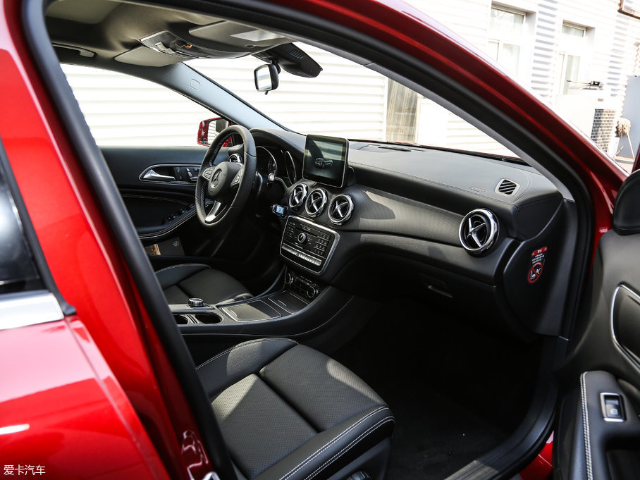 2017YGLA GLA 220 4MATIC r