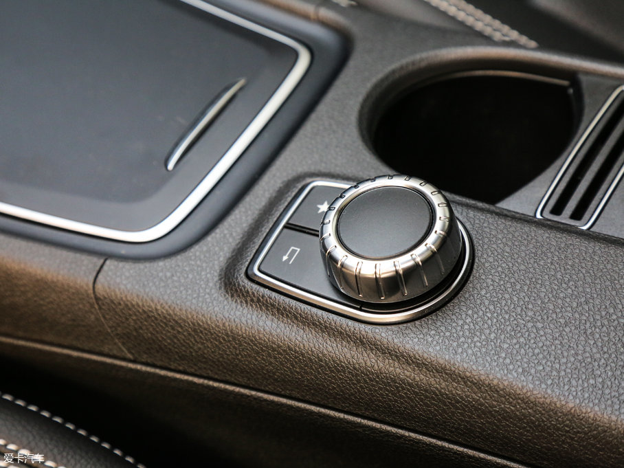 2017YGLA GLA 220 4MATIC r