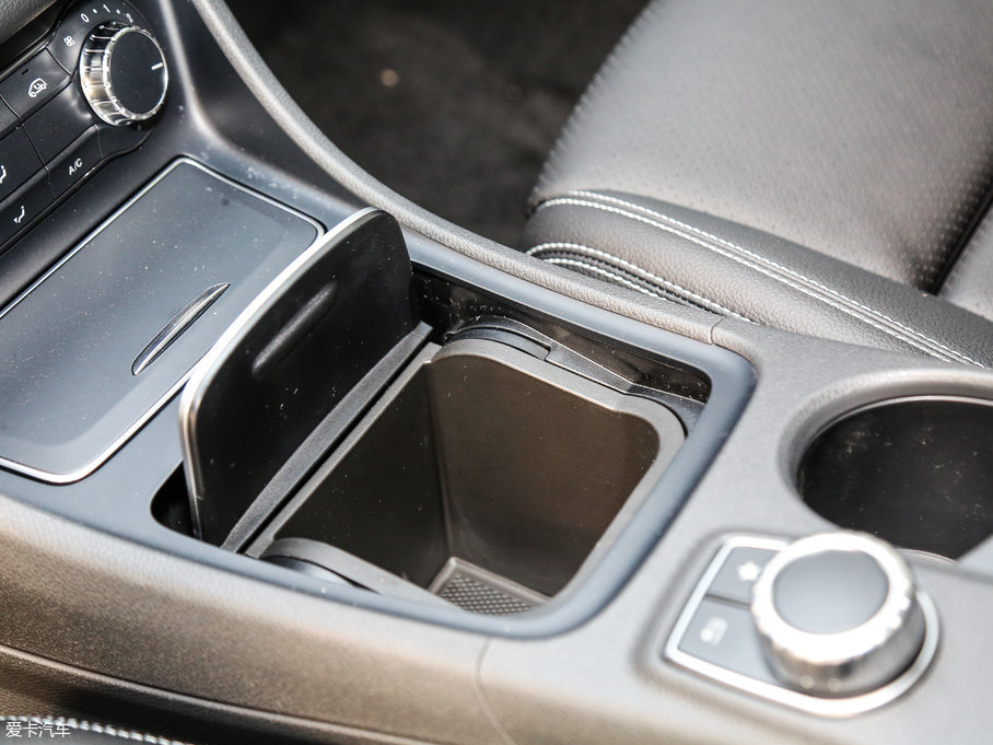 2017YGLA GLA 220 4MATIC r