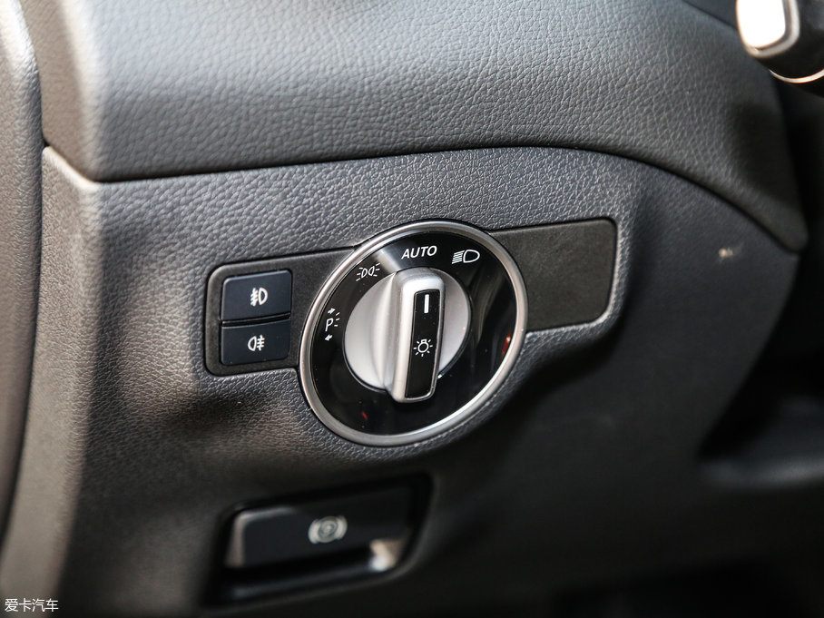 2017YGLA GLA 220 4MATIC r