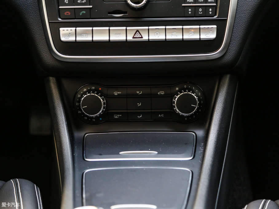 2017YGLA GLA 220 4MATIC r