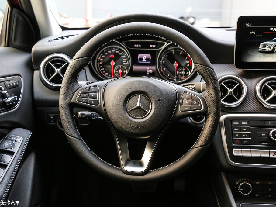 2017YGLA GLA 220 4MATIC r(sh)