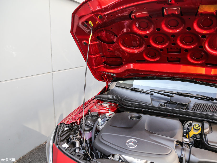 2017YGLA GLA 220 4MATIC r