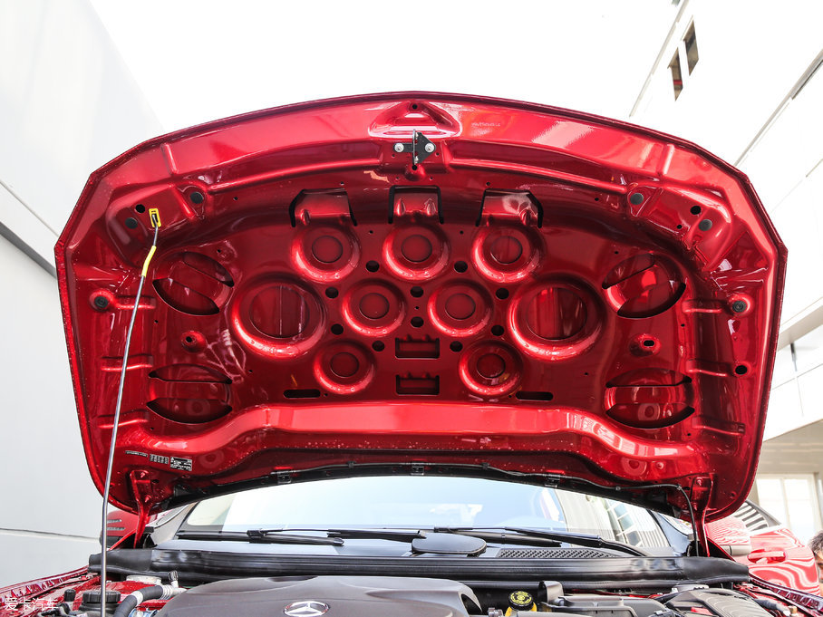 2017YGLA GLA 220 4MATIC r