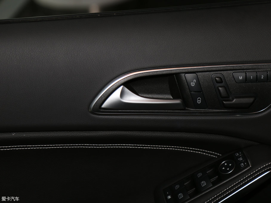 2017YGLA GLA 220 4MATIC A