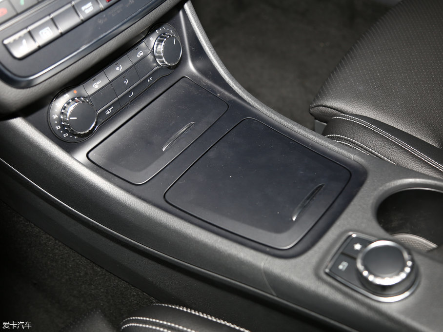 2017YGLA GLA 220 4MATIC A