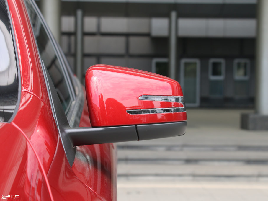 2017YGLA GLA 200 (dng)