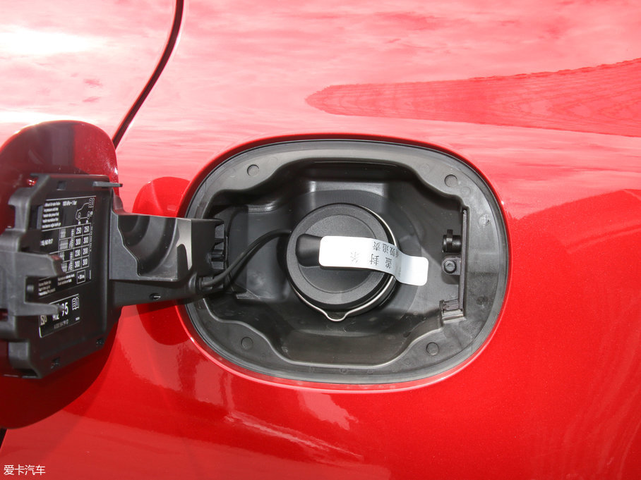 2017YGLA GLA 200 (dng)