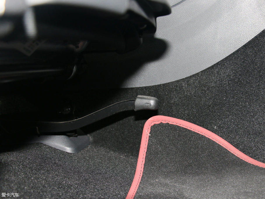 2017YGLA GLA 200 (dng)