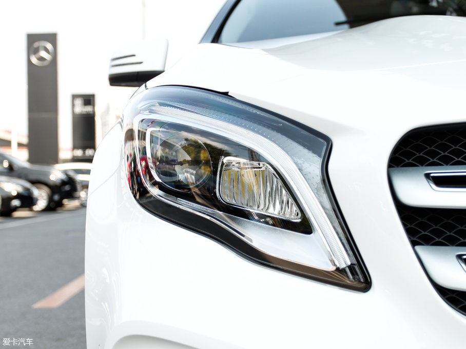 2017YGLA GLA 220 4MATIC r