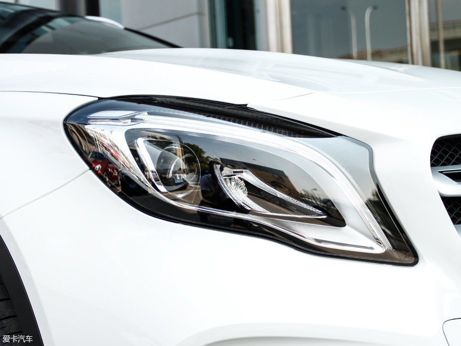 2017YGLA GLA 220 4MATIC r