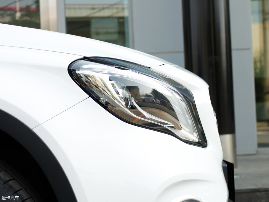 2017YGLA GLA 220 4MATIC r