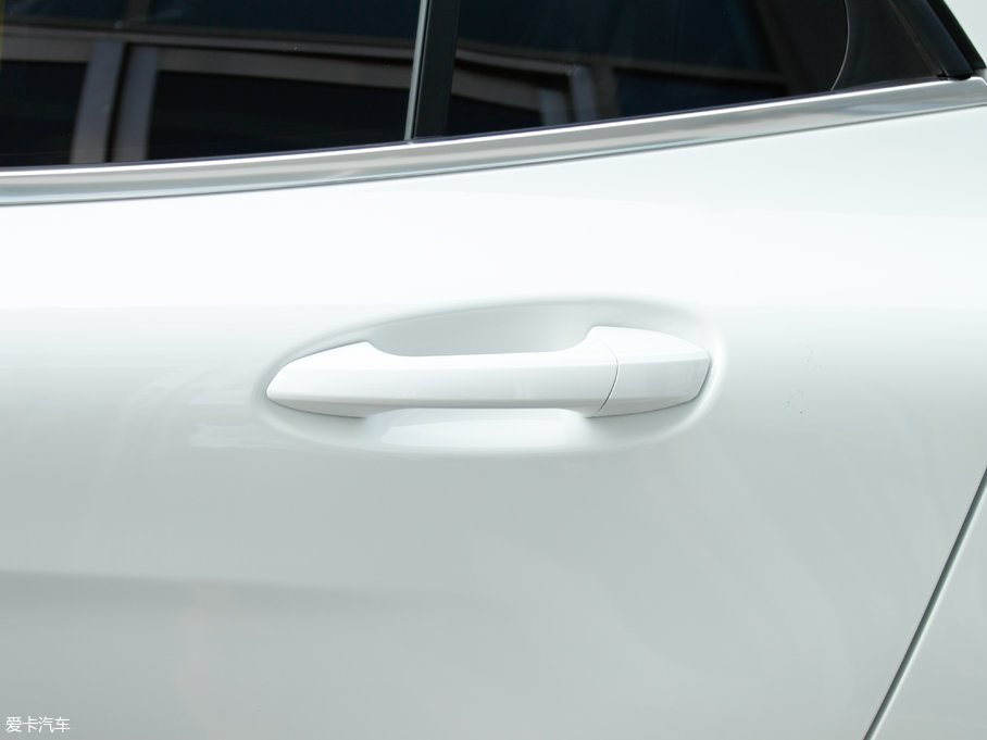 2017YGLA GLA 220 4MATIC r