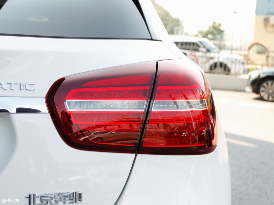 2017YGLA GLA 220 4MATIC r(sh)