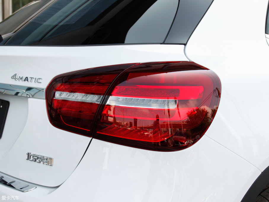 2017YGLA GLA 220 4MATIC r