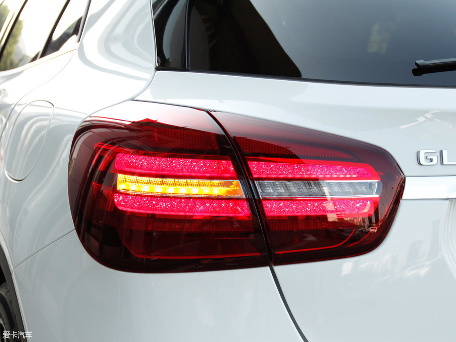 2017YGLA GLA 220 4MATIC r