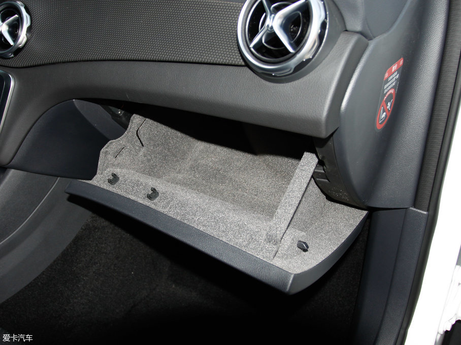 2017YGLA GLA 220 4MATIC r