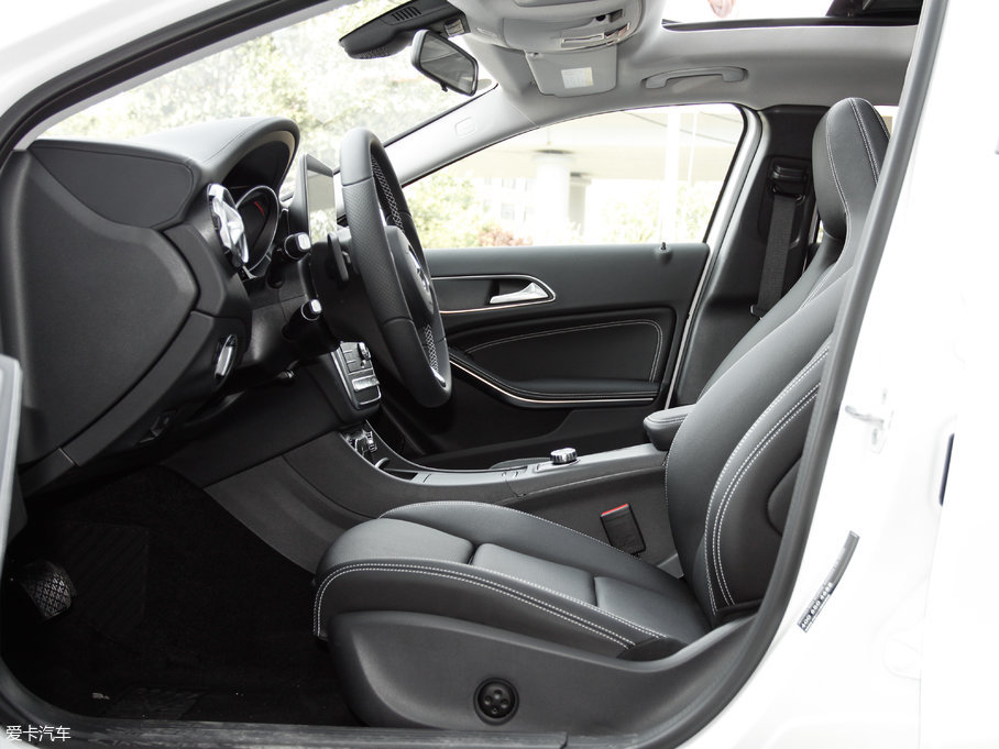 2017YGLA GLA 220 4MATIC r