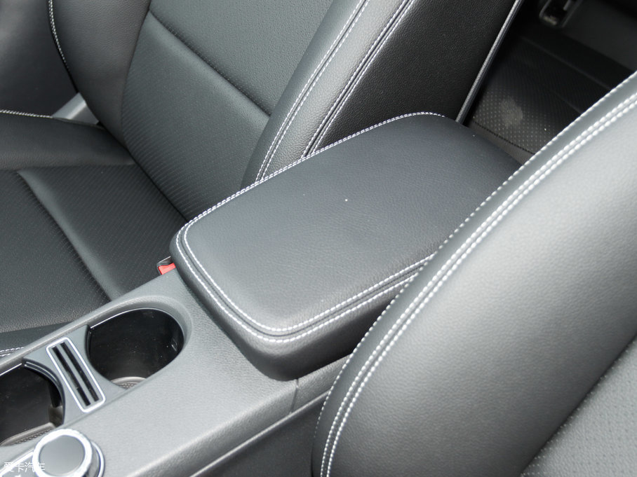 2017YGLA GLA 220 4MATIC r(sh)