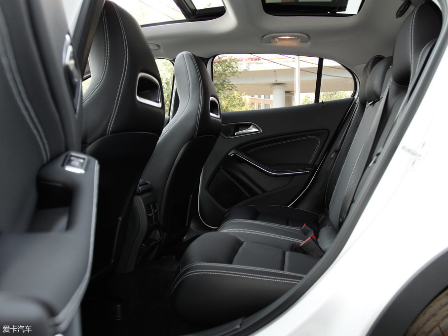 2017YGLA GLA 220 4MATIC r