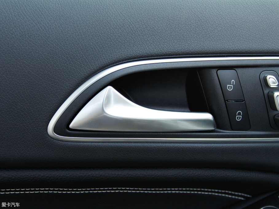 2017YGLA GLA 220 4MATIC r