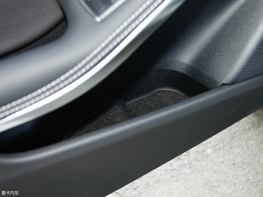 2017YGLA GLA 220 4MATIC r