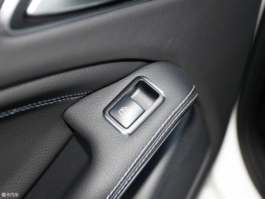 2017YGLA GLA 220 4MATIC r