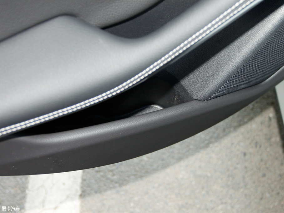 2017YGLA GLA 220 4MATIC r