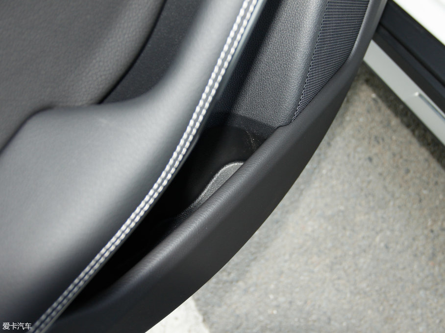 2017YGLA GLA 220 4MATIC r