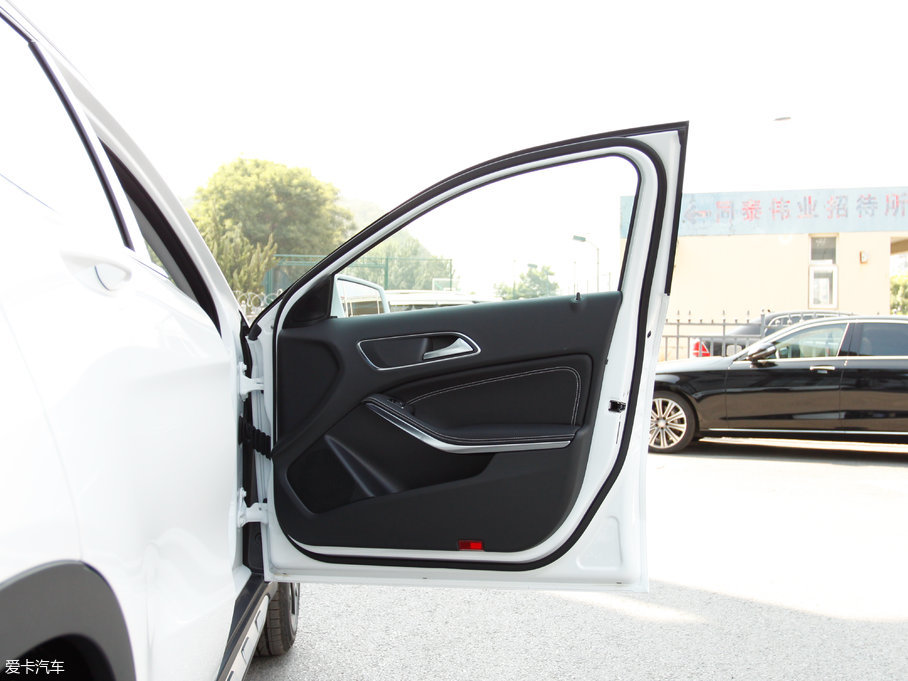 2017YGLA GLA 220 4MATIC r(sh)