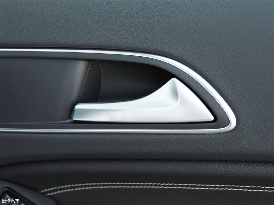 2017YGLA GLA 220 4MATIC r