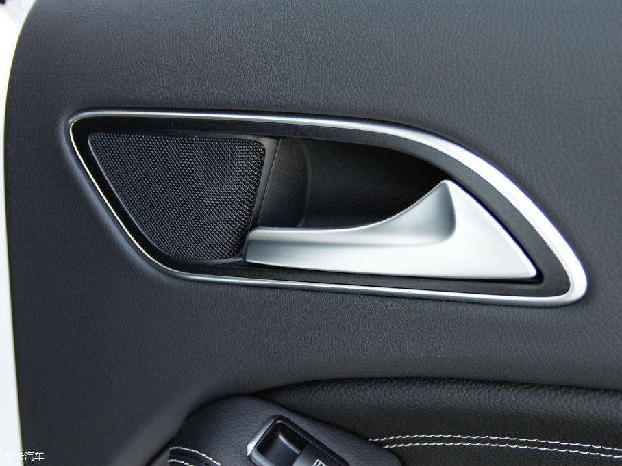 2017YGLA GLA 220 4MATIC r