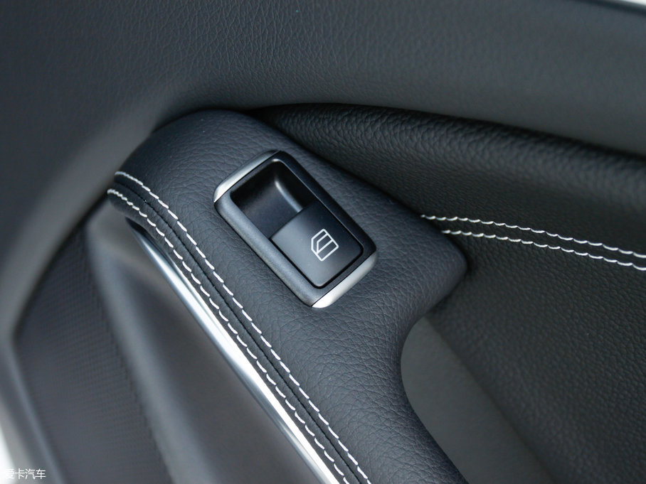 2017YGLA GLA 220 4MATIC r