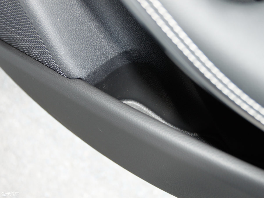 2017YGLA GLA 220 4MATIC r