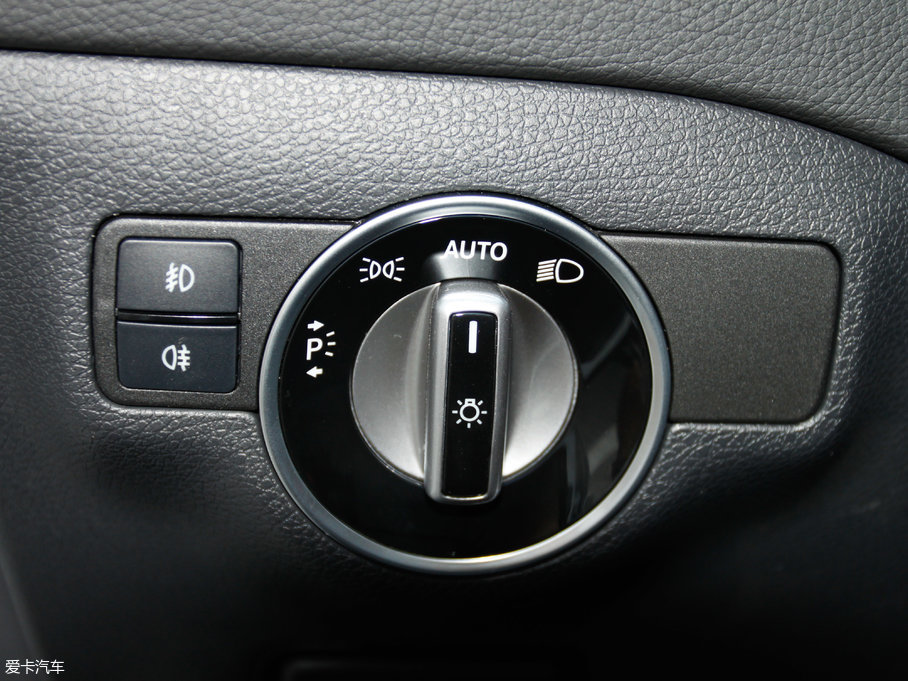 2017YGLA GLA 220 4MATIC r