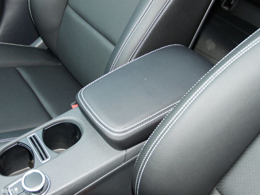 2017YGLA GLA 220 4MATIC r