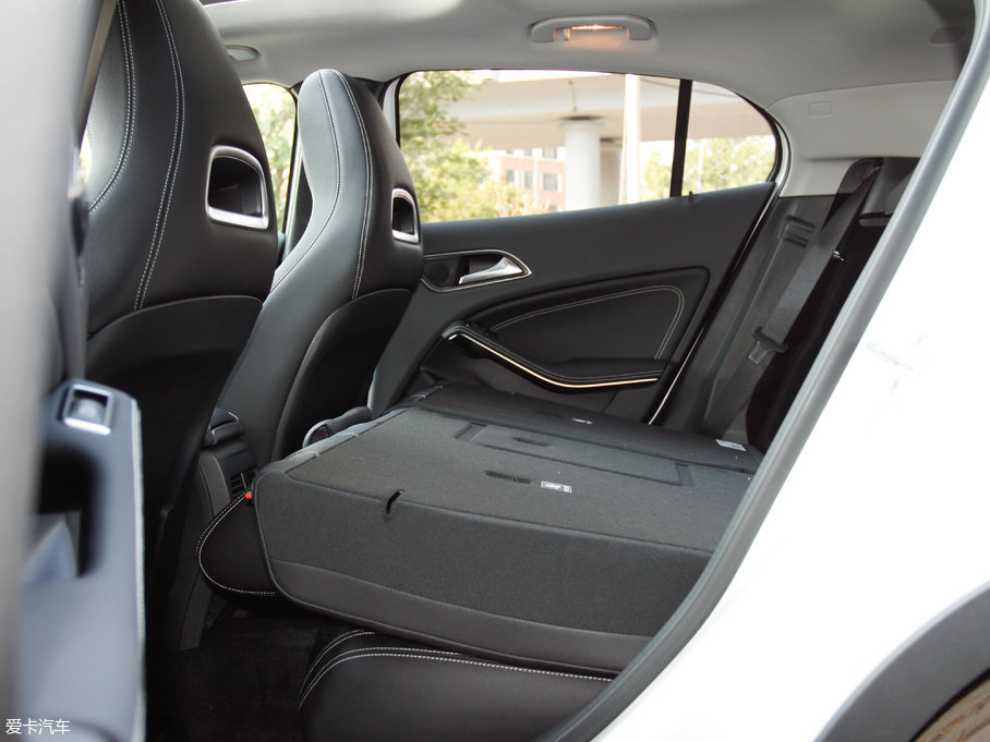 2017YGLA GLA 220 4MATIC r