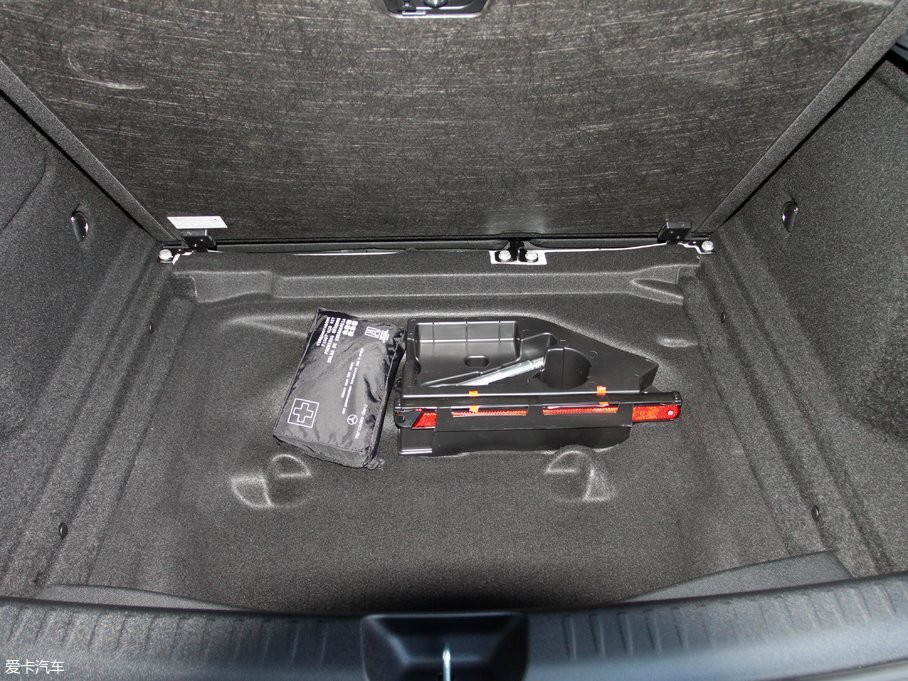 2017YGLA GLA 220 4MATIC r