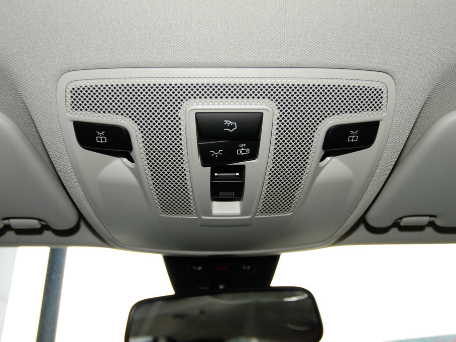 2017YGLA GLA 220 4MATIC r