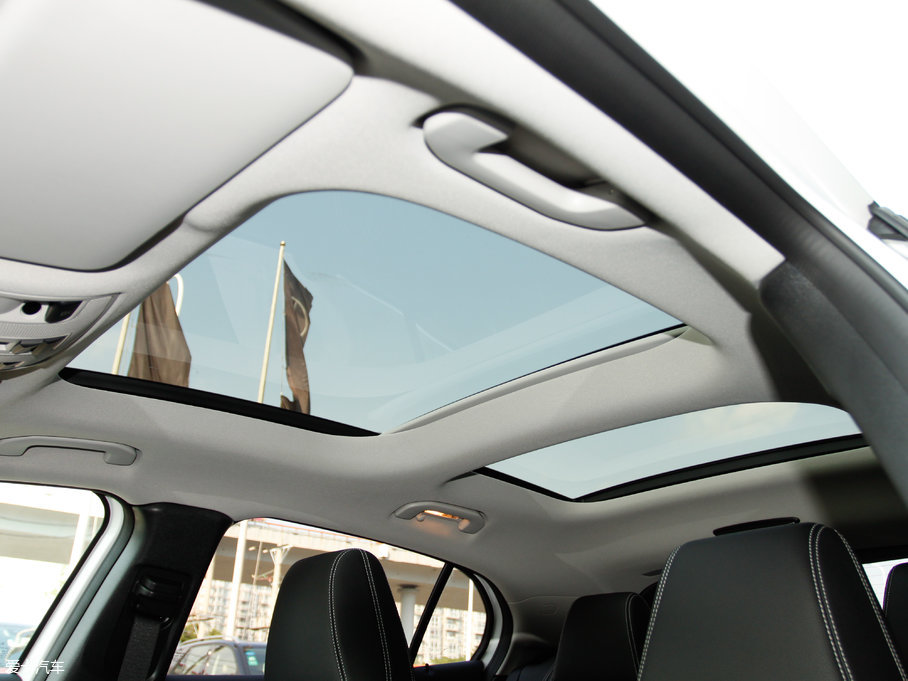 2017YGLA GLA 220 4MATIC r