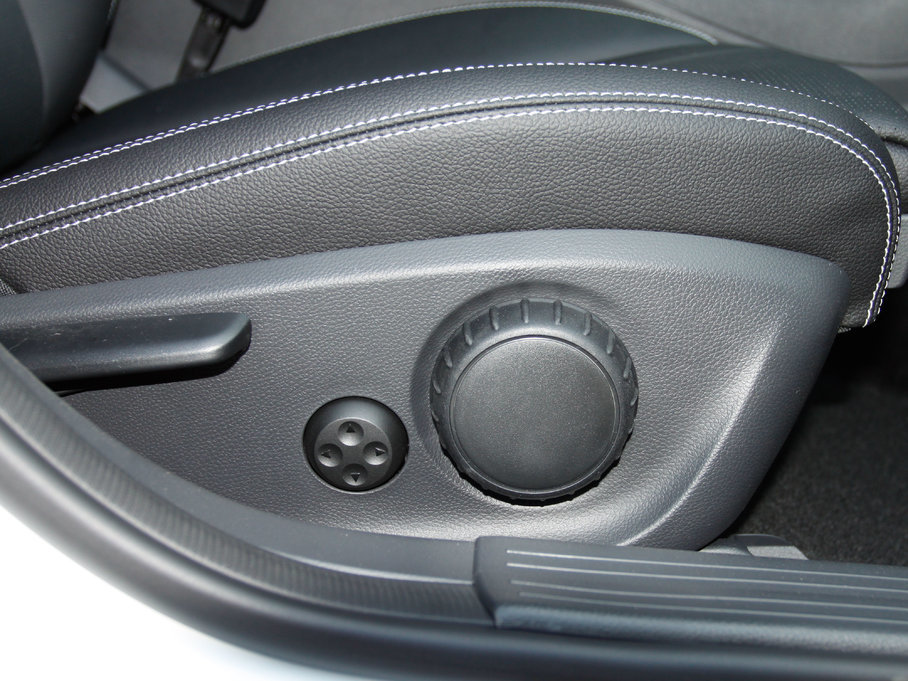 2017YGLA GLA 220 4MATIC r