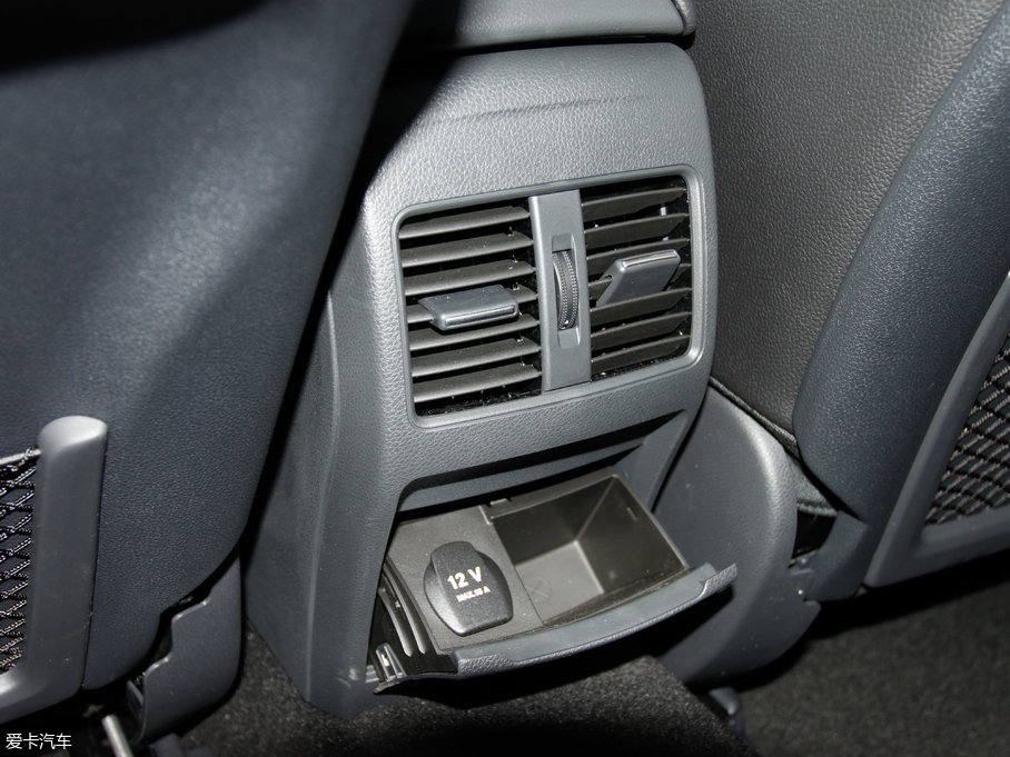 2017YGLA GLA 220 4MATIC r