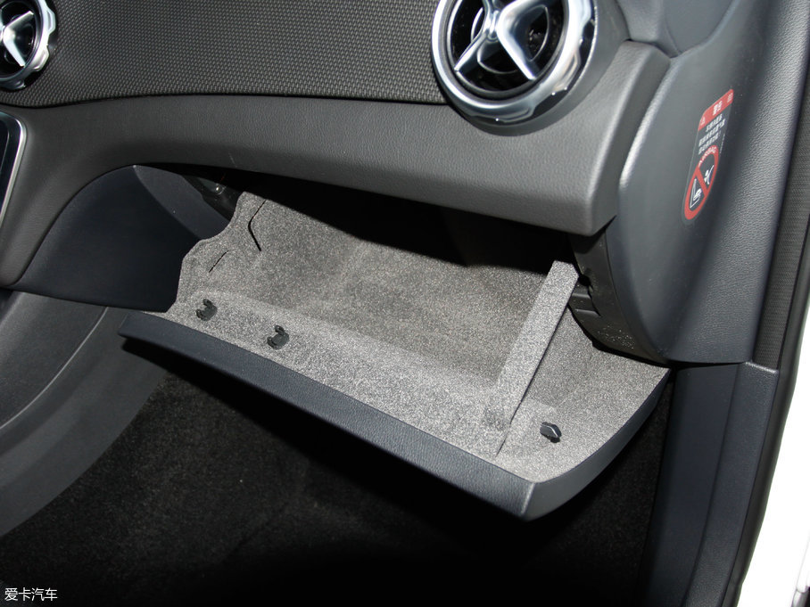 2017YGLA GLA 220 4MATIC r