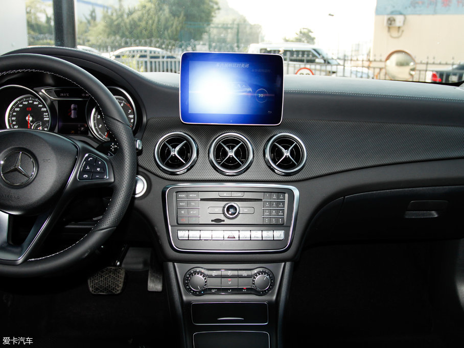 2017YGLA GLA 220 4MATIC r