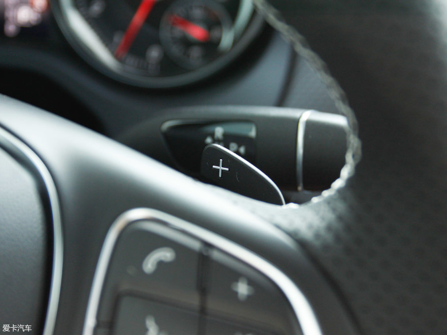 2017YGLA GLA 220 4MATIC r