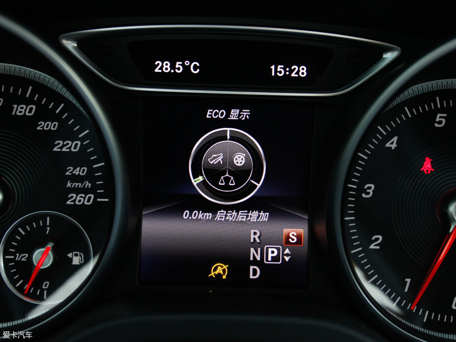 2017YGLA GLA 220 4MATIC r